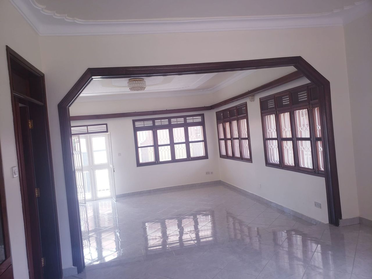 Muyenga 4 bedroom 2 baths Photo 1