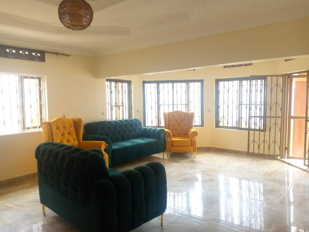 4 Bedroom Posh Villa Photo 1