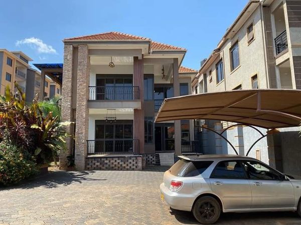 5 Bedrooms 5 Baths Villa Photo 1
