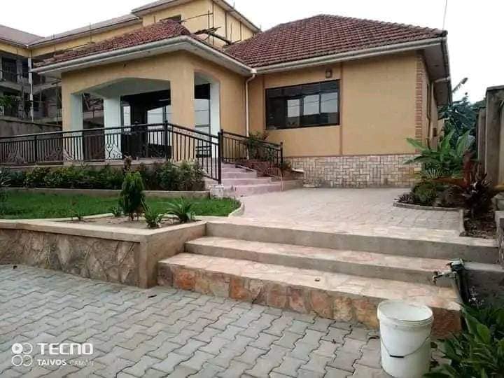 3 Bedroom House Photo 1