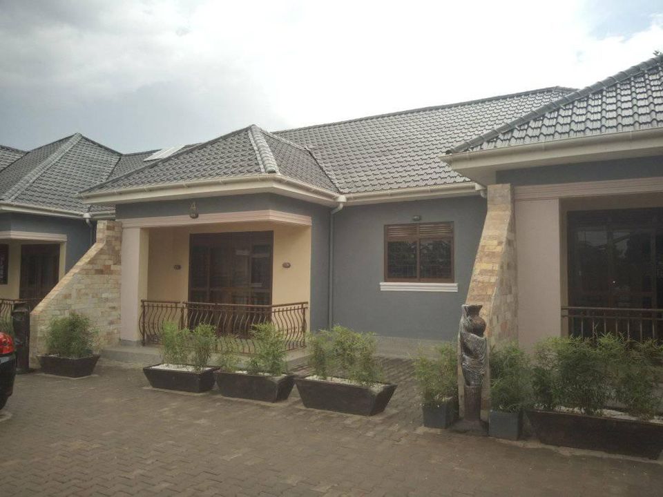 2 Bedroom House Photo 1