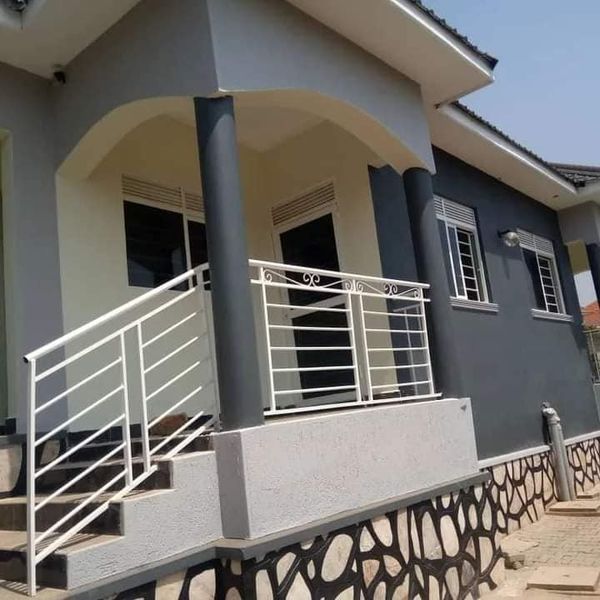 2 Bedroom House Photo 1