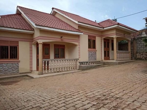 2 Bedroom House Photo 1