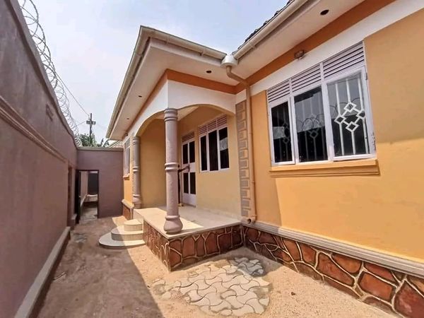 3 Bedroom House Photo 1