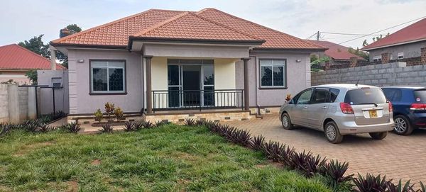 4 Bedroom 3 Bath House Photo 1