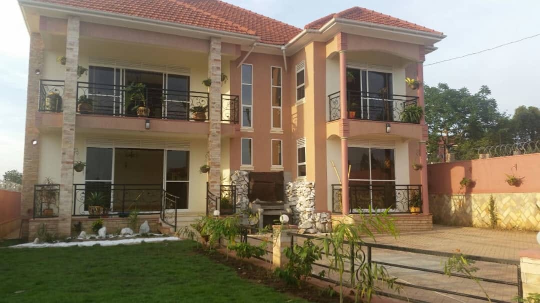 4 Bedroom 5 Bath Villa Photo 1