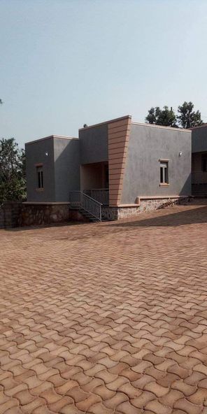 1 & 2 Bedroom House Photo 1